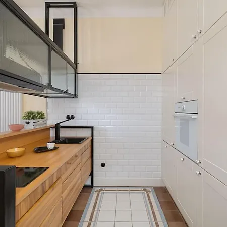 Specious Studio With Entresol In City Center Wwa18